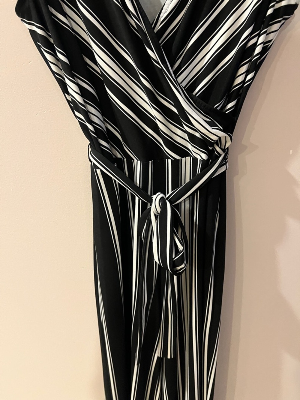 Nina Leonard Gorgeous Black and White Striped Wrap Jumpsuit With Belt Large - Picture 5 of 9